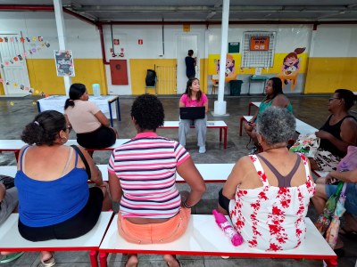Escola promove palestra sobre prevenção à violência contra a mulher para mães de alunos