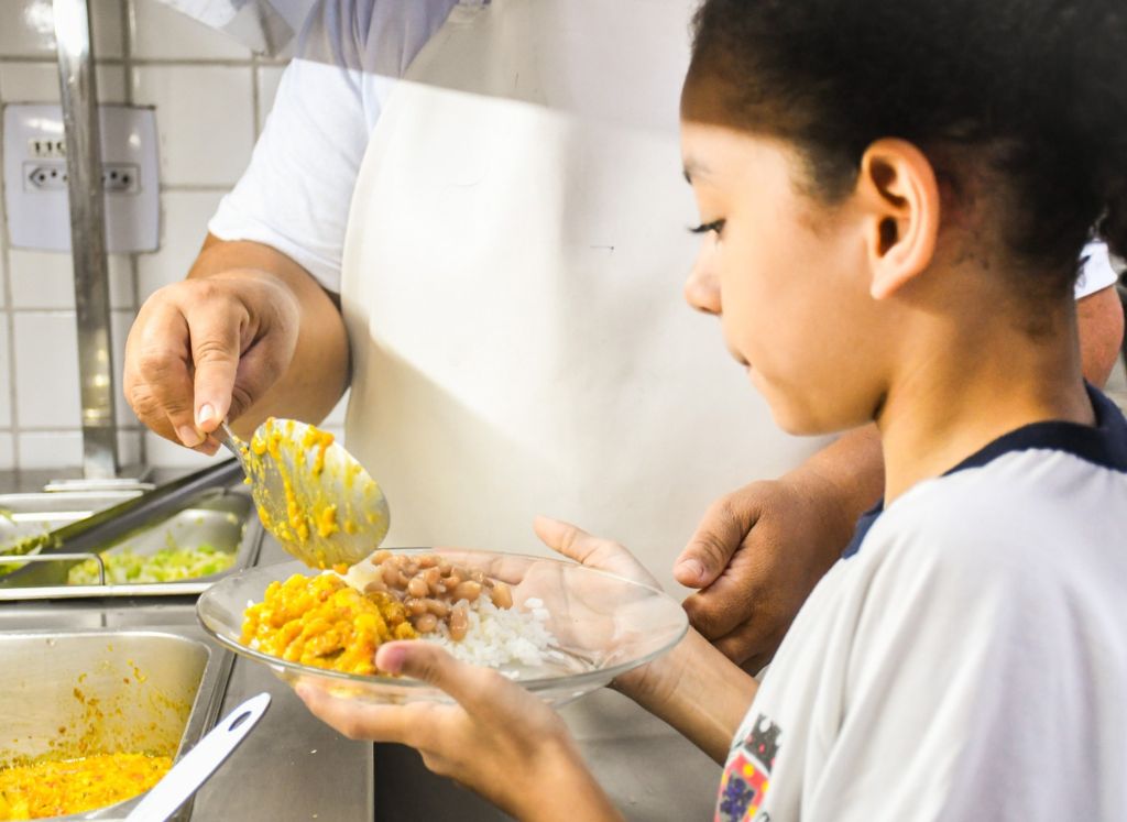 Escolas municipais de São Vicente têm cardápio especial durante a Semana Santa