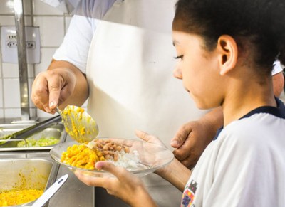 Escolas municipais de São Vicente têm cardápio especial durante a Semana Santa