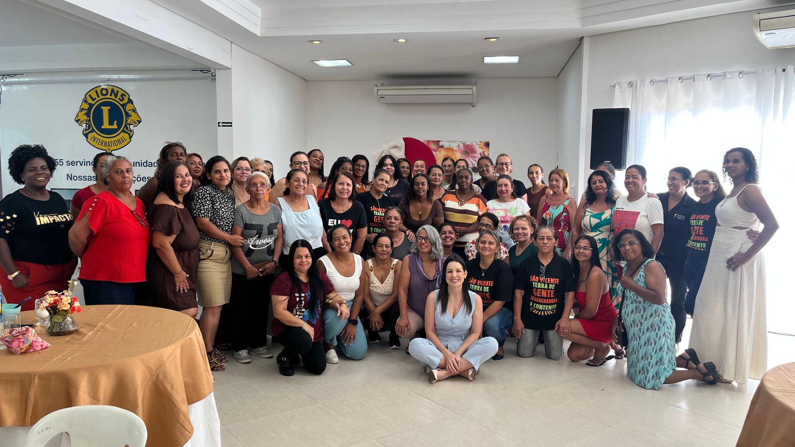 Fundo Social de São Vicente oferece tarde especial para funcionárias da limpeza urbana da Cidade