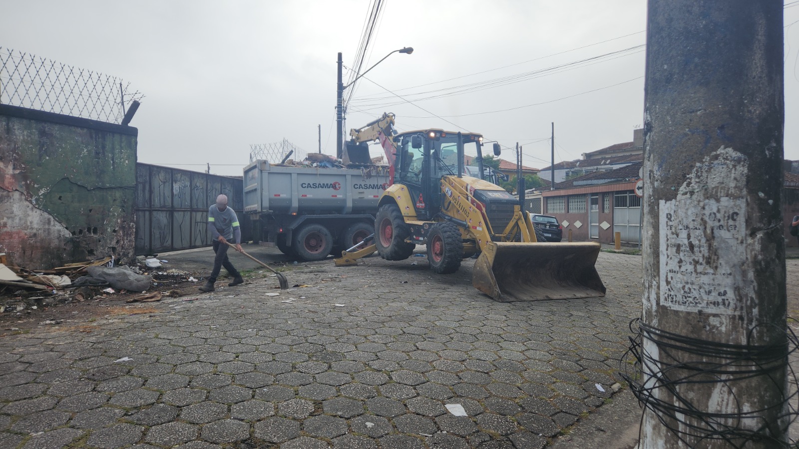 Ação no Beira-Mar retira cerca de 30 toneladas de lixo e reforça combate ao descarte irregular em São Vicente - 1.jpeg