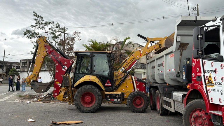 Ação retira 36 toneladas de lixo no Tancredo e reforça avanço das denúncias em São Vicente -3.jpeg