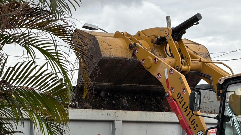 Ação retira 36 toneladas de lixo no Tancredo e reforça avanço das denúncias em São Vicente - 4.jpeg