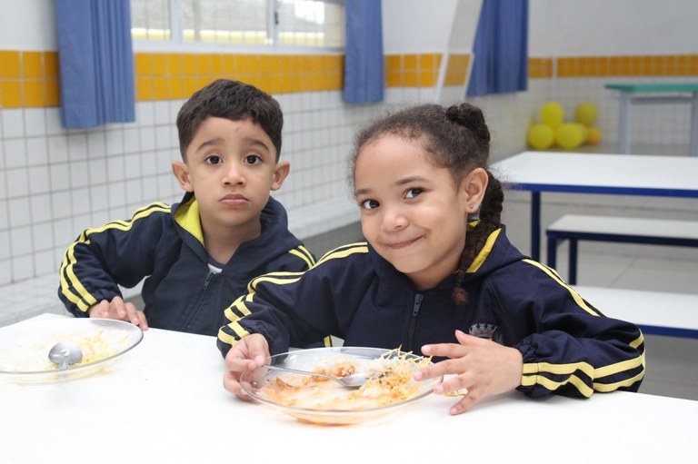 almoço especial escola 002.jpg