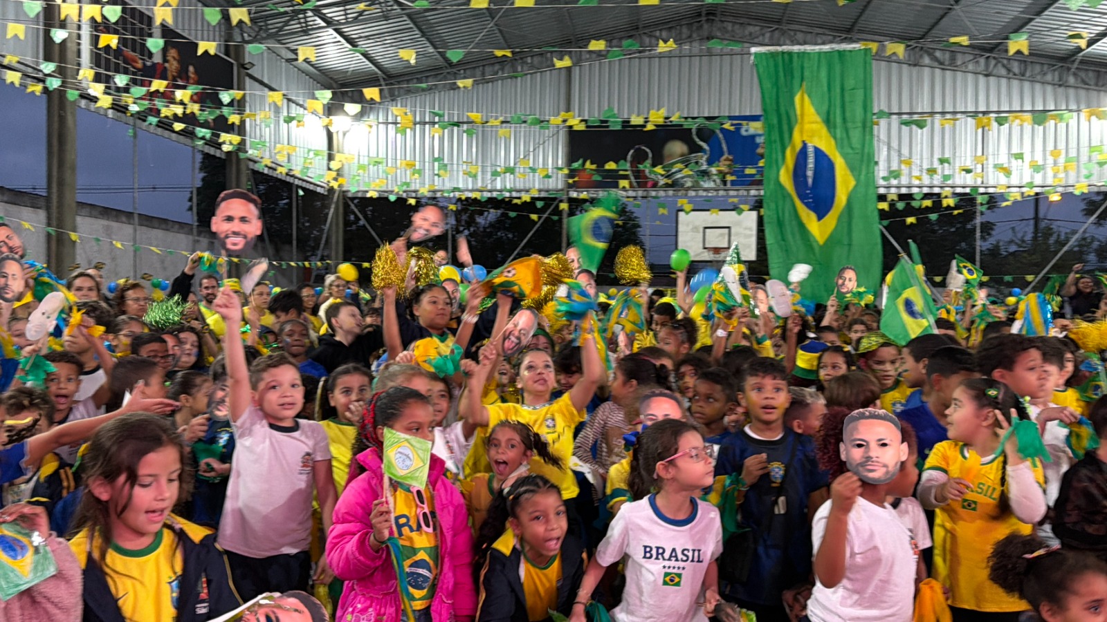 Comemoração em escola de São Vicente onde Neymar estudou corre o mundo após convocação I