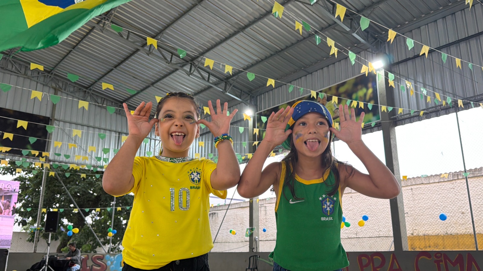 Comemoração em escola de São Vicente onde Neymar estudou corre o mundo após convocação II