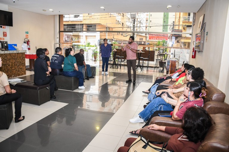 Curso de hotelaria capacita moradores para vagas no setor turístico 8 