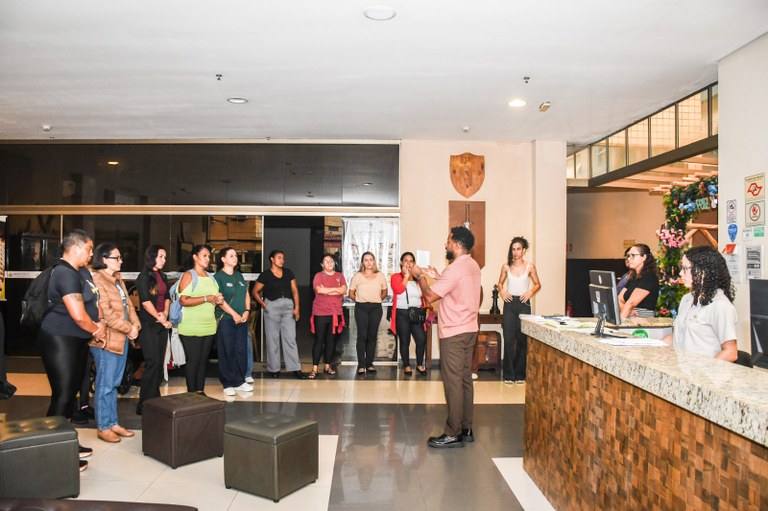 Curso de hotelaria capacita moradores para vagas no setor turístico 2