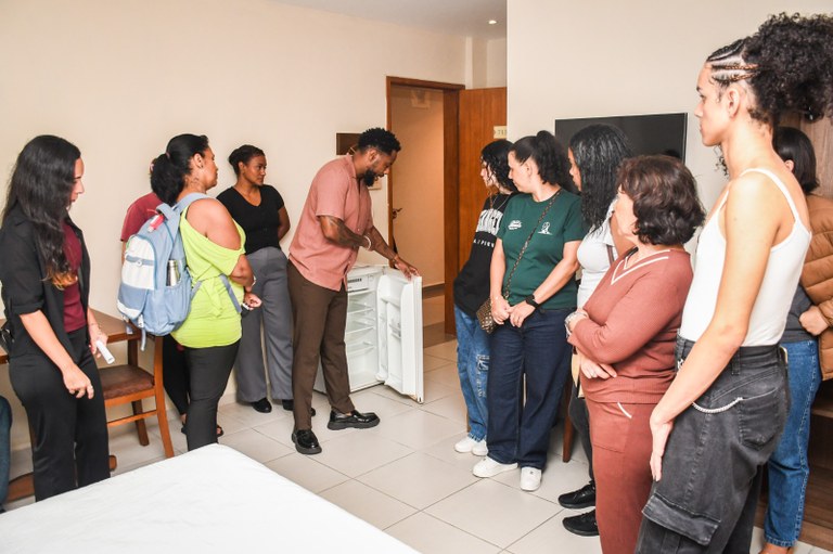 Curso de hotelaria capacita moradores para vagas no setor turístico 7
