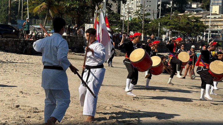 Entre remadas e festa, São Vicente celebra 48 anos de irmandade com Naha VI