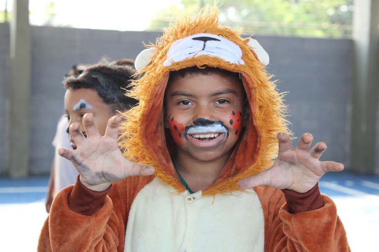 Escola integral de São Vicente revela talentos em espetáculo circense 2
