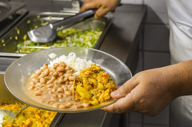 Escolas municipais de São Vicente têm cardápio especial durante a Semana Santa 1