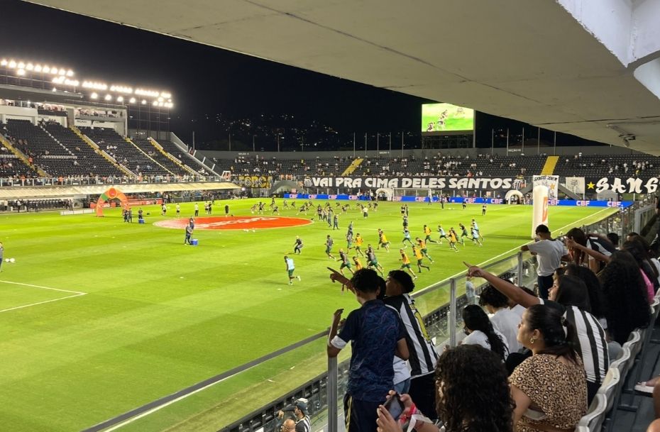 Experiência inédita marca visita de alunos da Área Continental à Vila Belmiro, em estreia do Santos na Copa do Brasil - 2.jpeg