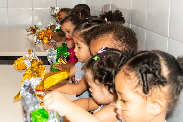 16 - Entrega de ovos de páscoa Creche El Shaday - FSS-11.jpg