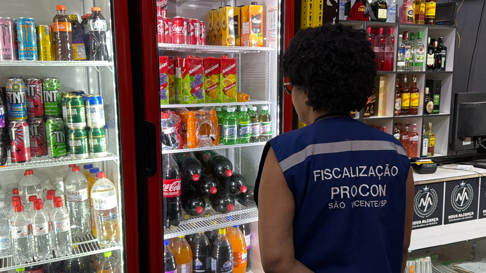 Operação Metanol apreende bebidas irregulares durante fiscalização em São Vicente 3.jpeg
