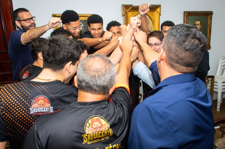 14 - Visita equipe de basquete SV campea sul-americana-08.jpg