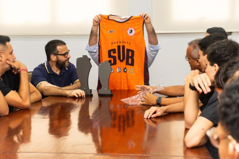 14 - Visita equipe de basquete SV campea sul-americana-13.jpg