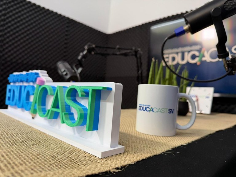 Sala de podcast transforma alunos em comunicadores em escola que leva o nome de Silvio Santos - 2.jpeg