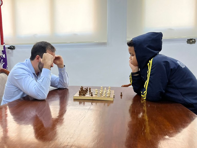 Campeão paulista no de xadrez visita a Prefeitura de São Vicente 4.jpeg