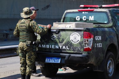 GCM Ambiental detém homem por denúncia de maus-tratos a animal em São Vicente