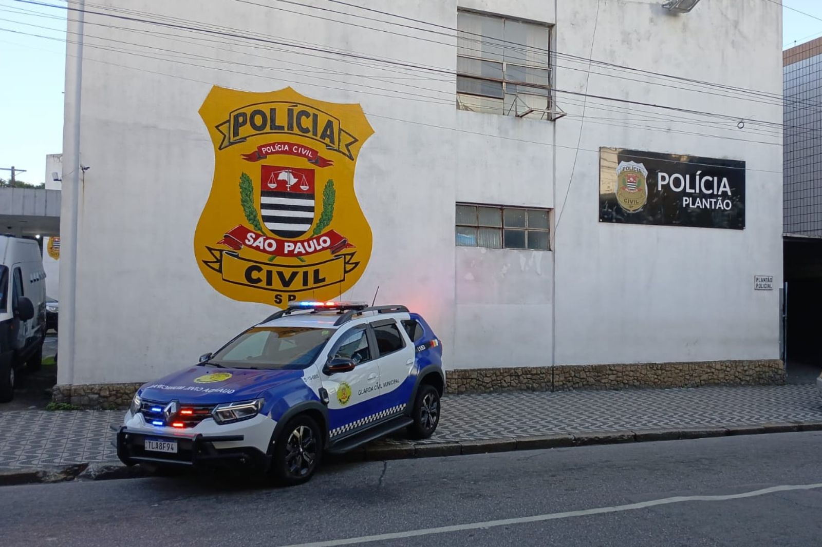GCM apreende drogas e dinheiro durante patrulhamento na Vila Voturuá