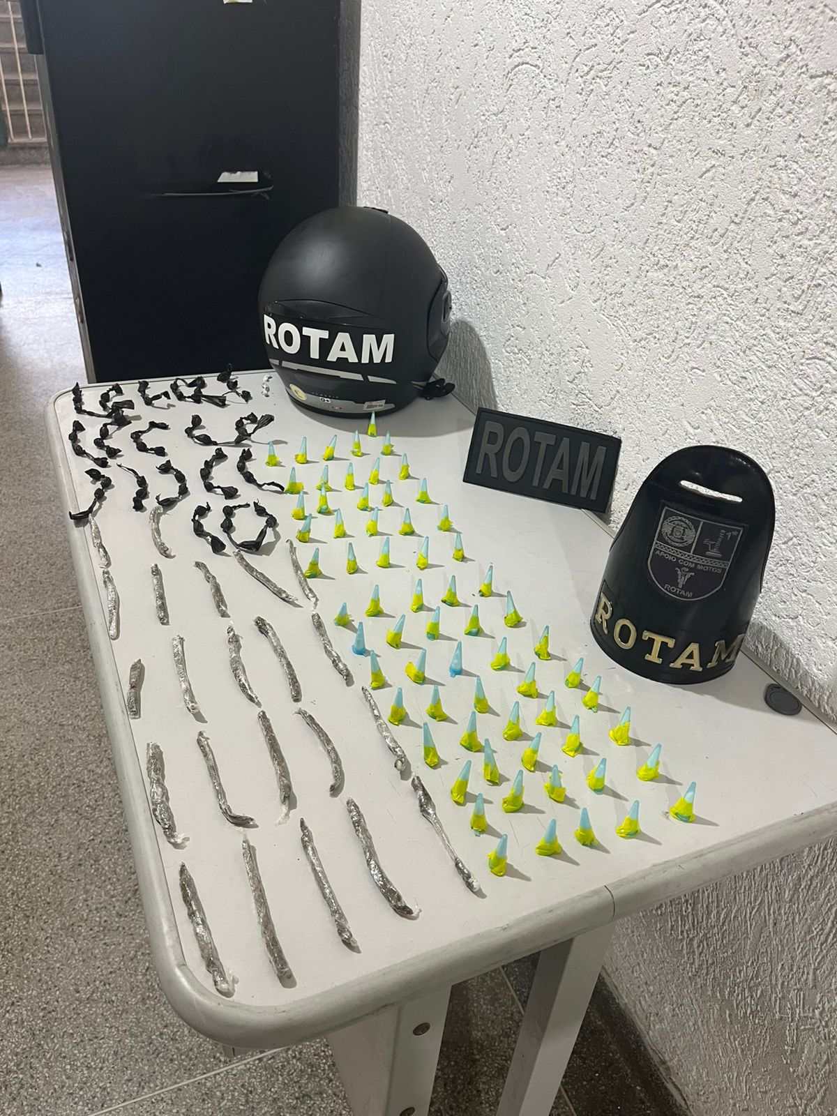 GCM apreende drogas escondidas em bueiro na Esplanada dos Barreiros