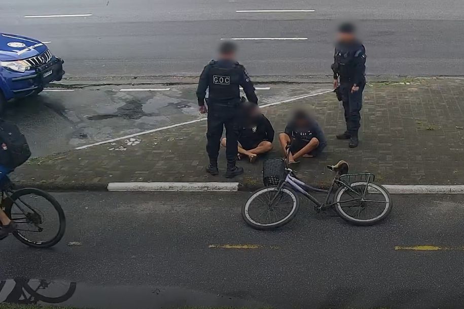 GCM de São Vicente captura dupla por roubo em Santos
