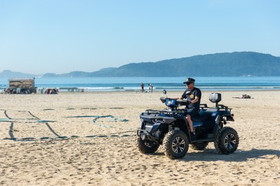 GCM de São Vicente captura trio por assalto na Praia do Itararé