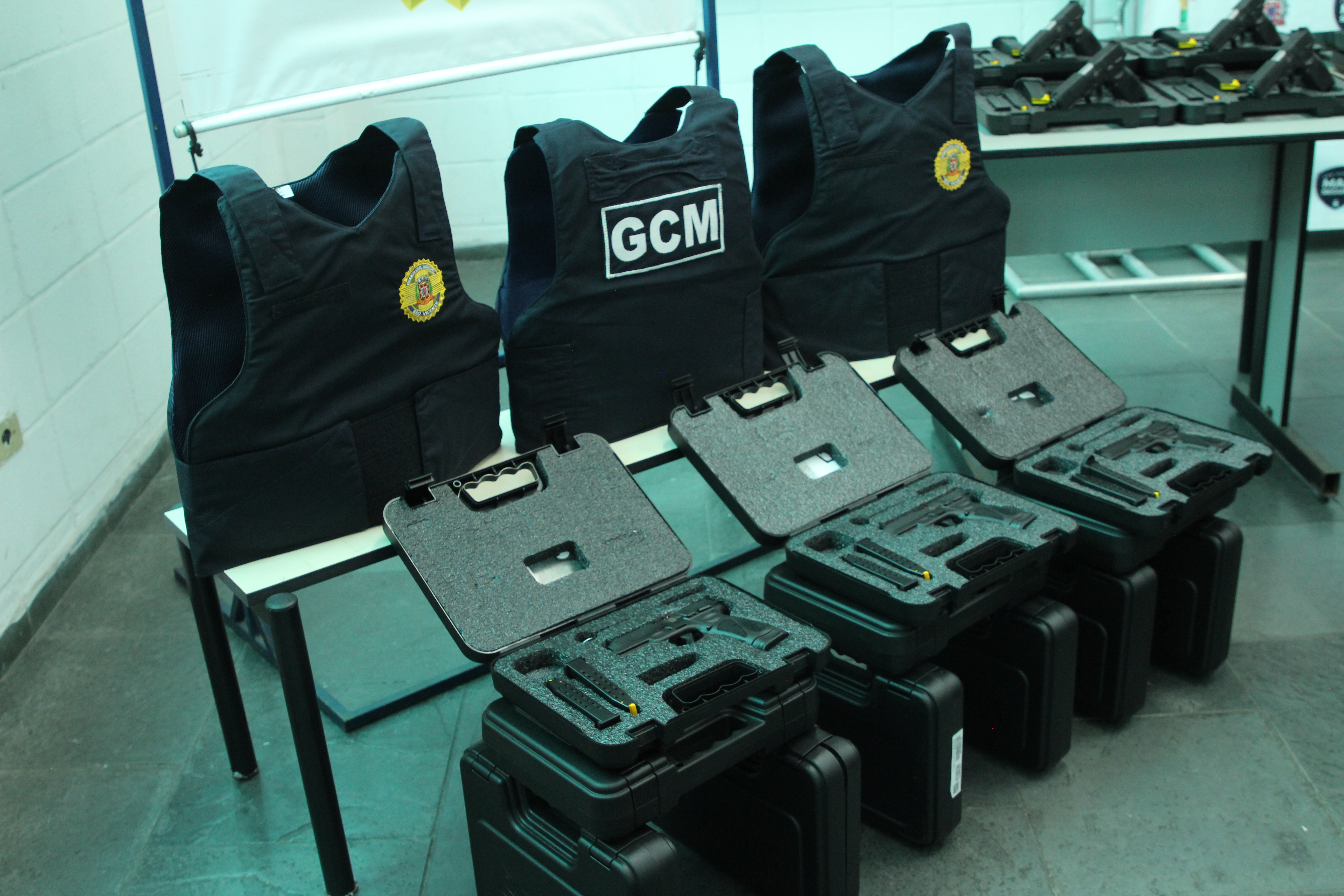 GCM de São Vicente é reforçada com novo armamento e entrega de coletes balísticos