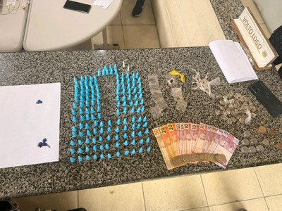 GCM de São Vicente prende dupla por tráfico de drogas no Rio Branco