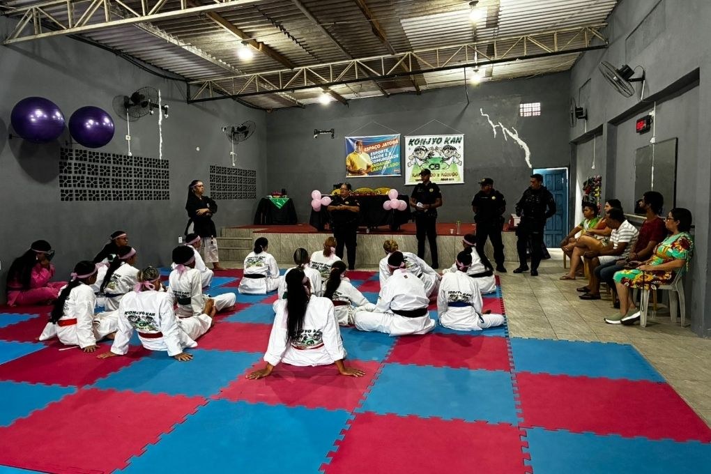 GCM de São Vicente promove conscientização sobre violência contra a mulher por meio do programa Guardiã Maria da Penha