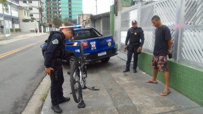 GCM de São Vicente recupera celular roubado e detém suspeito no Centro