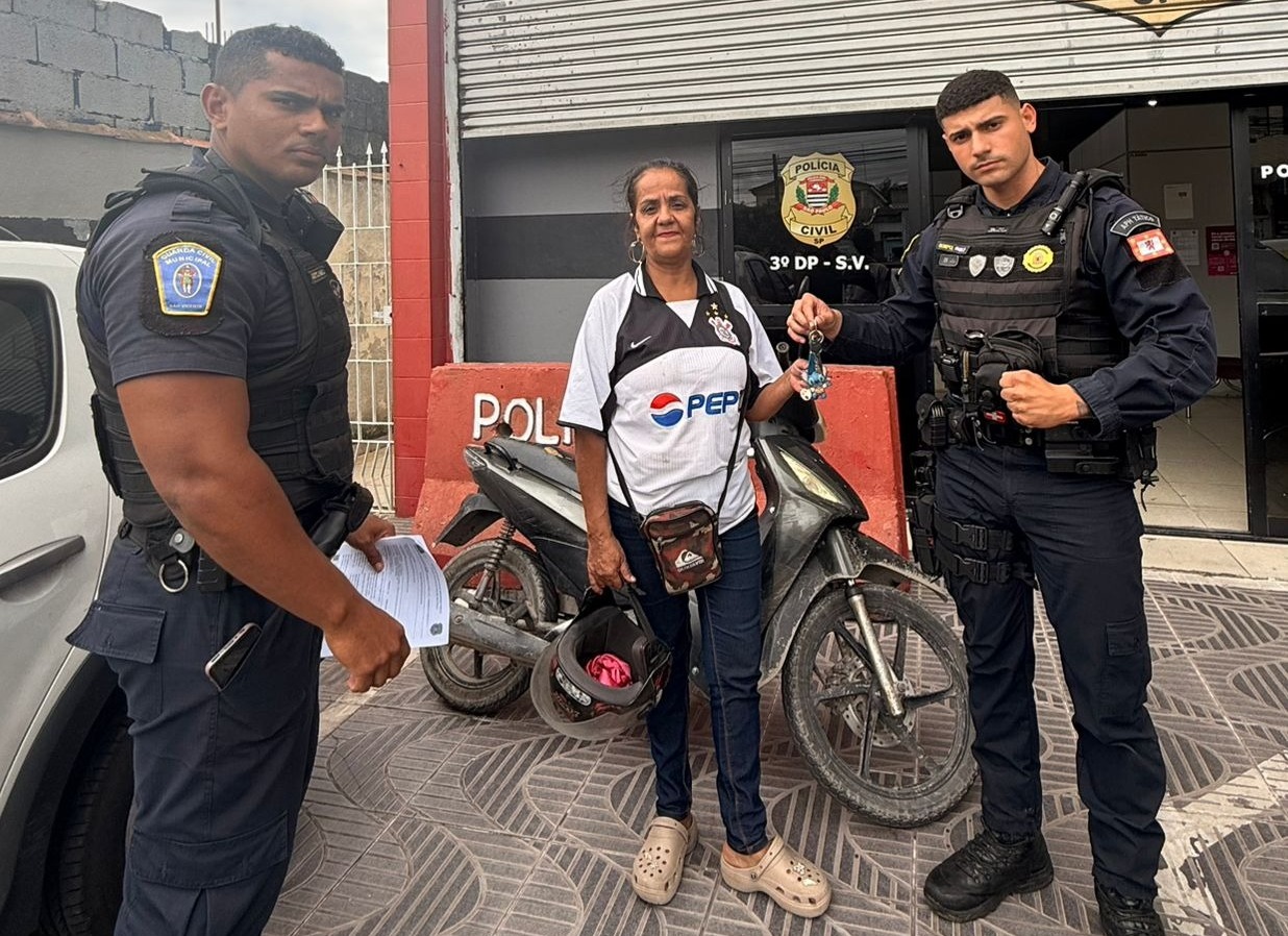 GCM de São Vicente recupera moto roubada no Rio Branco