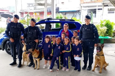 GCM realiza apresentações do Canil em escolas durante a Semana da Criança