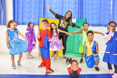 Grupo infantil de AMEI esbanja talento no Dia Nacional do Teatro