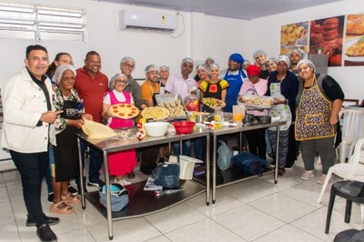 Homenagens e histórias aquecem corações e forno em cerimônia de conclusão do Curso de Panificação de São Vicente
