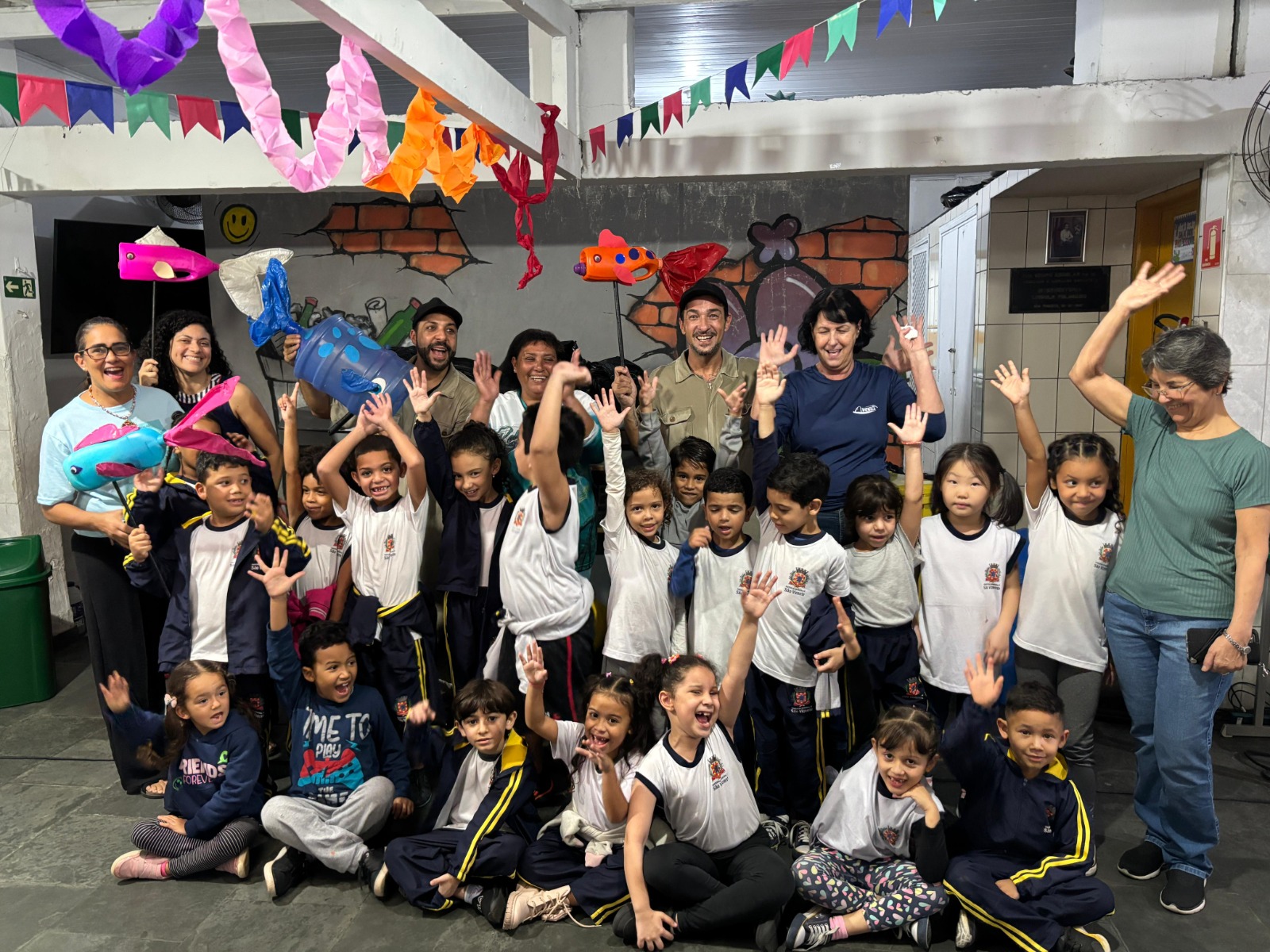 Instituto de Pesca leva teatro educativo sobre preservação ambiental