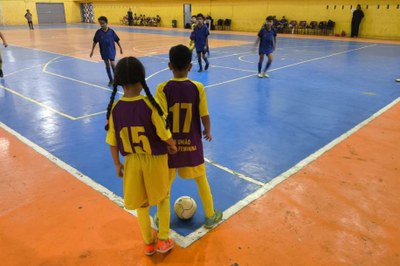 Jogos Estudantis de São Vicente definem campeões no futsal e basquete