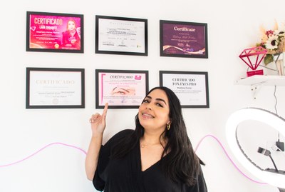 Jovem da Área Continental de São Vicente transforma vida como empreendedora com apoio do Fundo Social