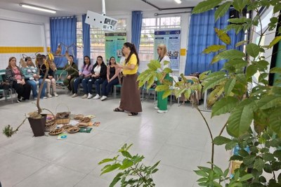 Mais de 1,2 mil atendentes da educação infantil e ensino fundamental têm semana de formação