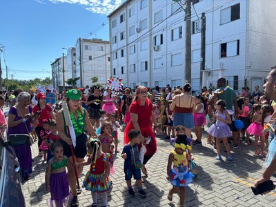 Mais de 500 alunos participam do Carnaval do Complexo Monteiro Lobato, na Cidade Náutica