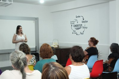 Momento Mulher proporciona interação e dia especial para alunas do Fundo Social de São Vicente