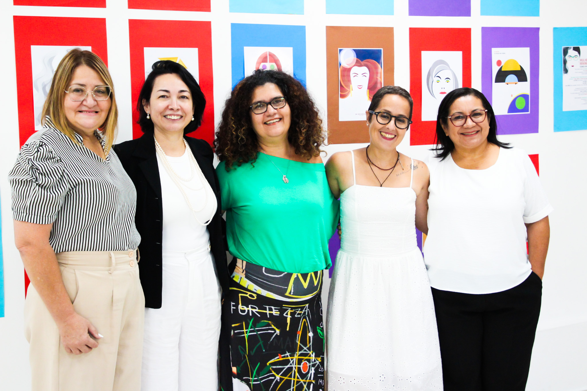 Mulheres em foco: São Vicente destaca trajetórias de força feminina na exposição Mulheres Minimalistas