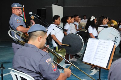 Música, emoção e inclusão: Banda da Amei Rei Pelé celebra 2º aniversário com presença de músicos da PM em São Vicente
