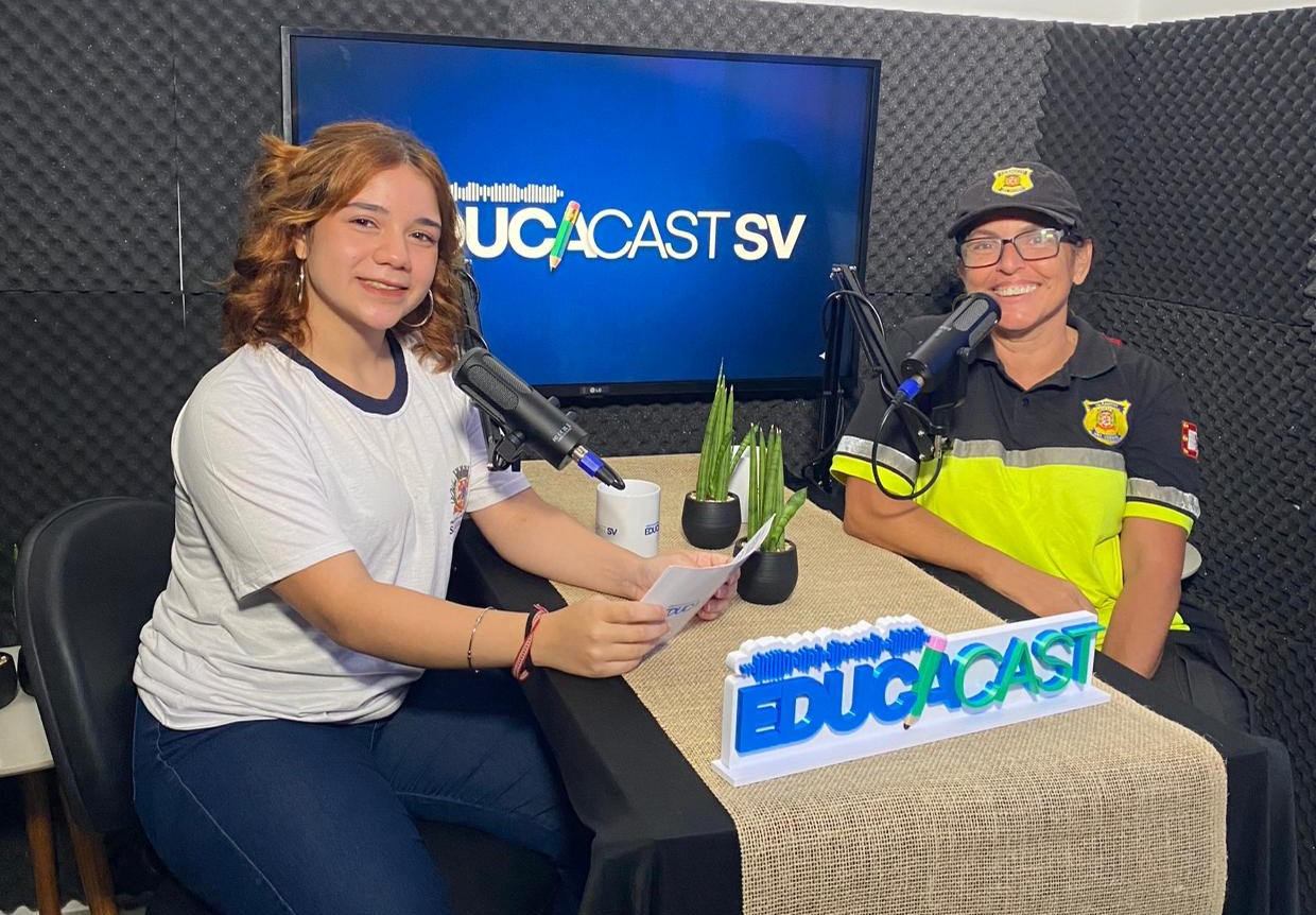 Nas ruas de São Vicente, agente de trânsito desafia estereótipos e afirma seu espaço