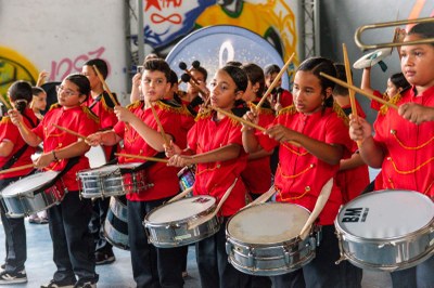 Novos instrumentos fortalecem projeto musical das AMEIs em São Vicente