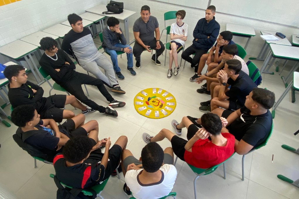 Núcleo de Cultura de Paz e Não Violência promove Círculo da Masculinidade com alunos