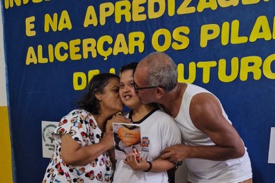 O amor que virou livro e a trajetória de Jeniffer e sua mãe na luta pela inclusão