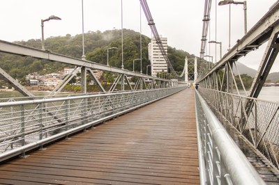 Obras da ciclovia da Av Tupiniquins avançam, e tráfego da Ponte Pênsil terá mudanças na próxima semana