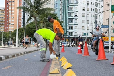 Orla do Gonzaguinha ganha reforço na segurança da ciclofaixa